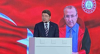  Bakan Tunç, "Mehmet Selim Kiraz'a yapılan saldırı sadece ona değil, Türkiye'nin adaletine ve hukukuna yapılan bir saldırıydı" dedi.