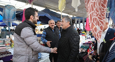 Başkan Karakullukçu Pazar Yerini Gezdi