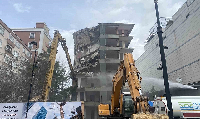 Büyükçekmece'de, 46 yıllık bir binada kentsel dönüşüm çalışmaları başlatıldı