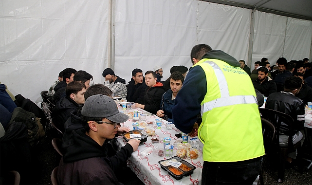 Büyükşehir’in iftar geleneği: Farklı diller ve kültürler Ramazan’da aynı duada buluşuyor