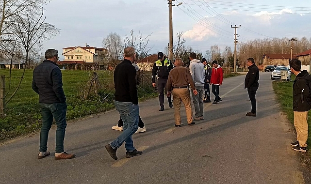 Dengesini Kaybeden Bisikletli, Otomobile Çarptı