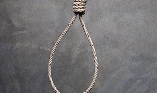 Geyve'de, 25 yaşındaki bir genç kadın, odasında asılı halde bulundu.