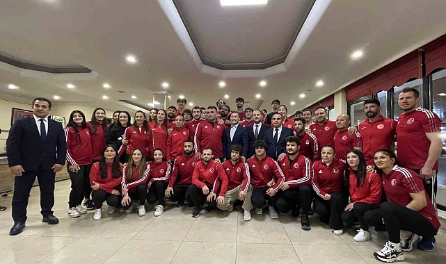 Güreş camiası, Ramazan ayı münasebetiyle düzenlenen iftar programında buluştu.