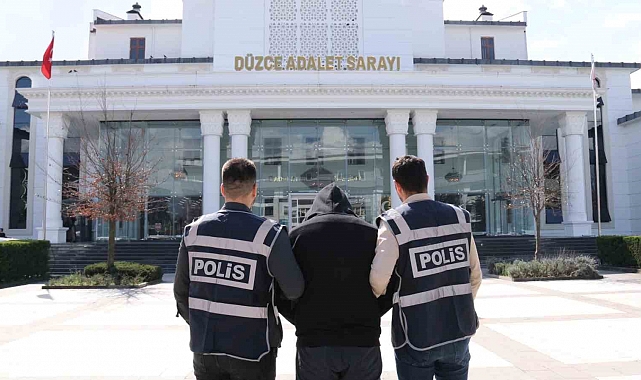 Haklarında kesinleşmiş hapis cezası ile aranıyorlardı.