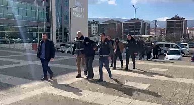 İş adamı, otomobilinin içine bindiği esnada gasp edildi