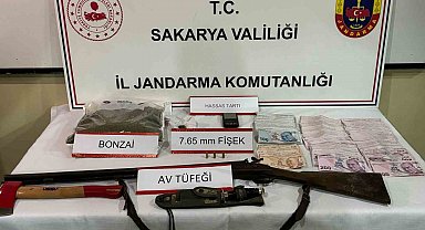 Jandarma ekipleri tarafından gerçekleştirilen uyuşturucu operasyonunda 5 kişi gözaltına alındı.