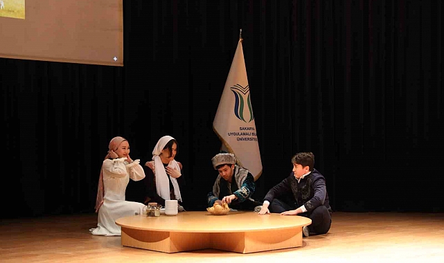 Kazak öğrenciler Nevruz'un gelişini coşkuyla kutladı.