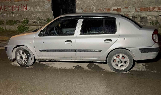 Park halindeki araç, kurşun yağmuruna tutuldu