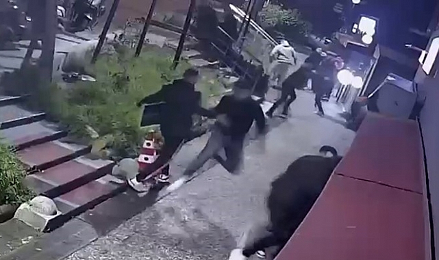 Sarıyer'de, bir kafeteryada çıkan silahlı kavga anı, güvenlik kamerasına yansıdı.