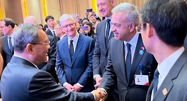 TAB Gıda Yatırımları'nın CEO'su Korhan Kurdoğlu, Çin Halk Cumhuriyeti Başbakanı ile bir araya geldi.