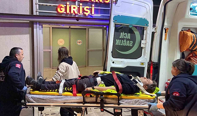 TEM Otoyolunda Polis Aracı Bariyerlere Çarpıştı: 2 Polis Memuru Yaralandı