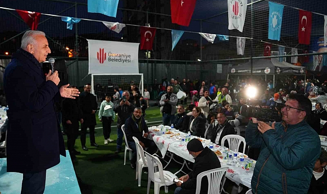 Ümraniye Belediye Başkanı Yıldırım, Roman topluluğuyla iftar yemeğinde bir araya geldi