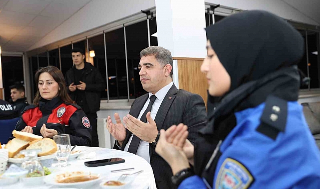 Vali Aslan, iftarını polis memurlarıyla birlikte gerçekleştirdi