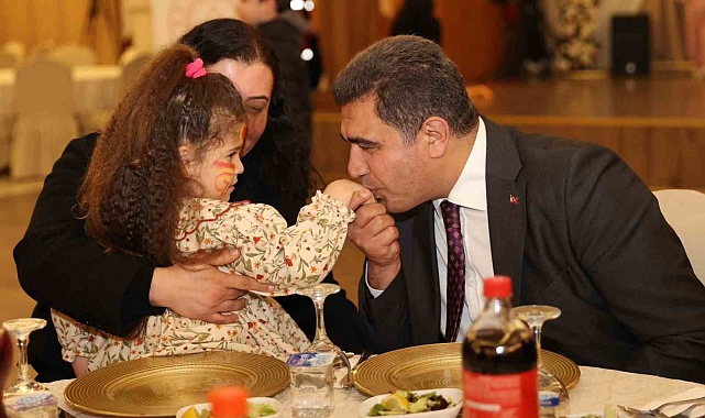 Vali Aslan, koruma altında bulunan çocuklarla bir araya gelerek iftar yemeği paylaştı