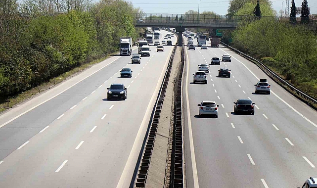 Anadolu Otoyolu Sakarya geçişinde güzel bir akıcı bayram trafiği