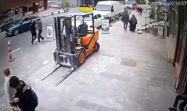 Arnavutköy'de yaya ve sürücünün yol vermeme kavgası