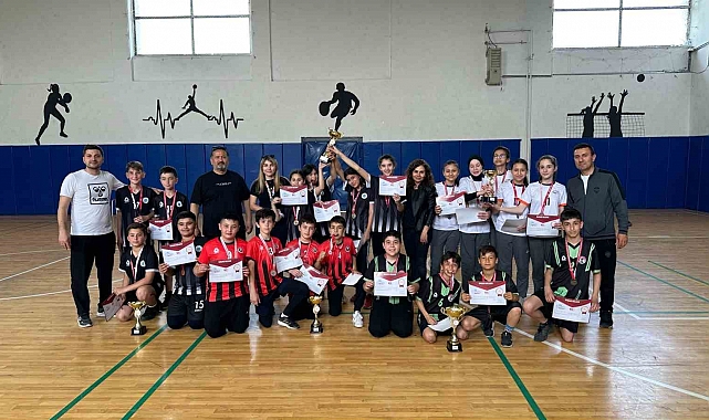 Badminton turnuvasının kazananları açıklandı