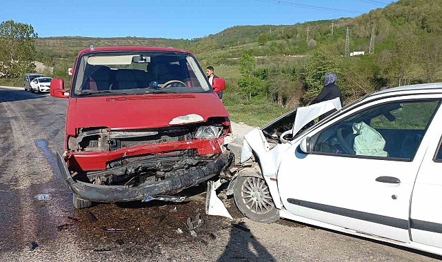 Çarpışma Sonucu 5 Kişi Yaralandı