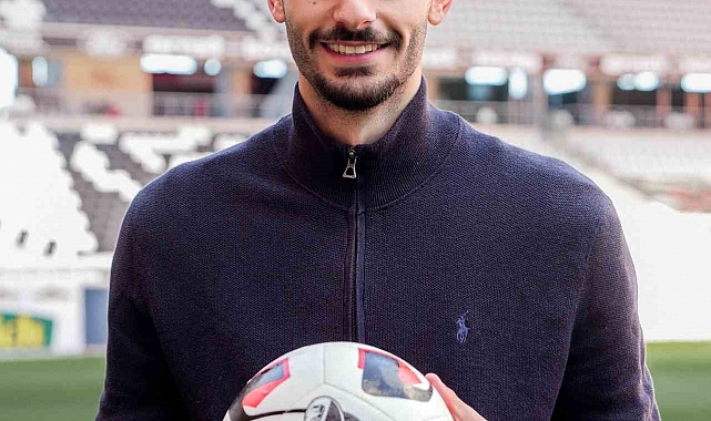 Eren Dinkçi, futbol kariyerinde yeni bir adım atarak Freiburg takımına transfer oldu