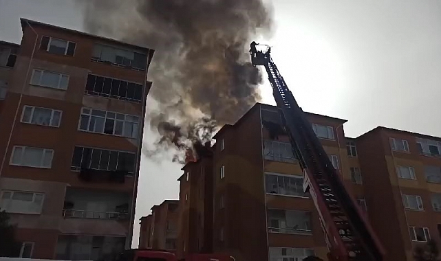 Gebze'de 7 Katlı Apartmanın Çatı Katında İzolasyon Çalışması Sırasında Yangın!