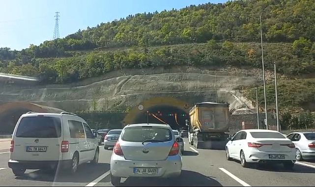 Kuzey Marmara Otoyolu'nda meydana gelen kaza trafiği duraklattı