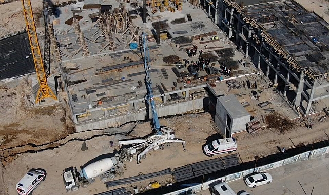 Mobil vinç devrildi, 1 kişi hayatını kaybetti