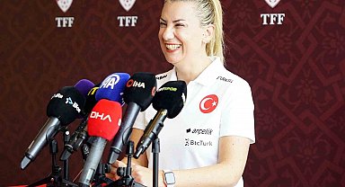 Necla Güngör Kıragası: Kadın Futbolunda İlerleme İçin Özveriyle Çalışan Oyuncularımız Var