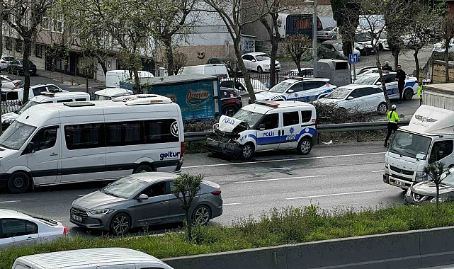 O-3 Tem de Polis aracı ile servis minibüsü çarpıştı: 4 yaralı
