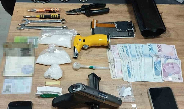 Sokak Ortasında Yakalanan Uyuşturucu Alışverişi Kameralara Yansıdı