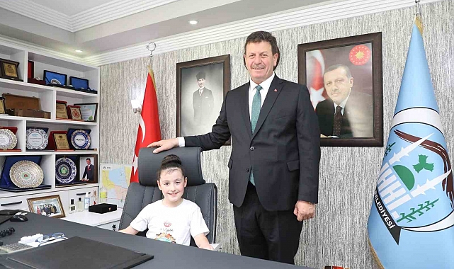 Soykan koltuğunu minik öğrencilere devretti