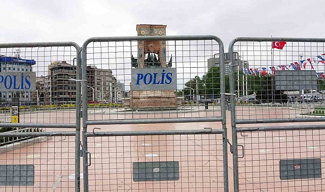 Taksim'e 1 Mayıs Öncesi Hazırlıklar: Demir Bariyerler Yerleştirildi