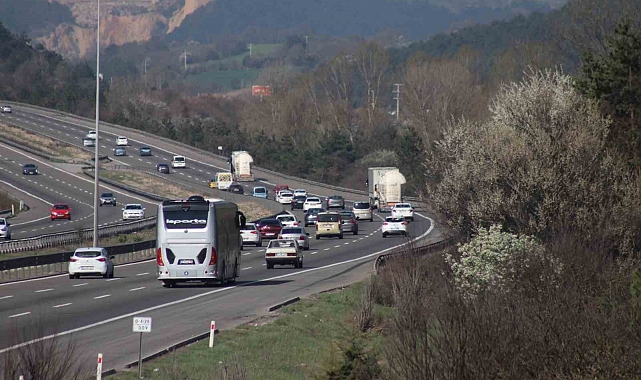 Tatil dönüşü Bolu Düzce geçişinde trafik akıcı