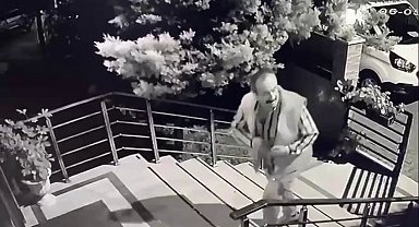 Ayakkabı Toplayarak Kaçan Hırsız Apartmanda Kargaşa Yarattı