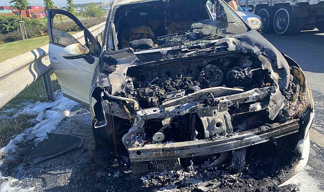 Beylikdüzü'nde Seyir Halindeki Araç Alev Topuna Döndü