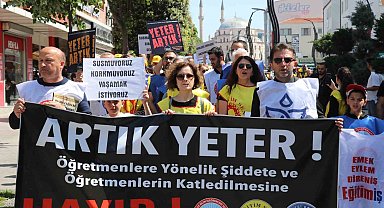 Bolu'da Meslektaşlarını Anmak İçin Yüzlerce Öğretmen Yürüdü