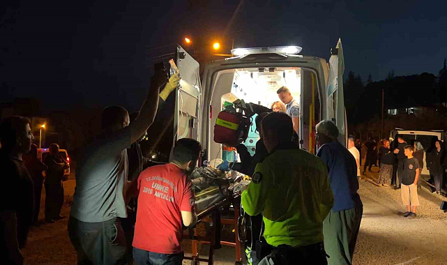 Burdur'da kamyonetle çarpışan motosikletteki 2 çocuk ağır yarı hastaneye kaldırıldı