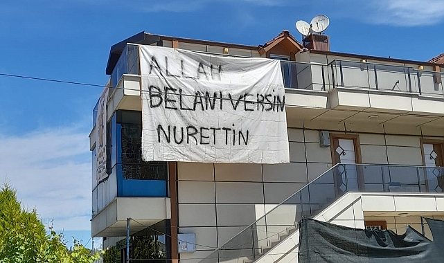 Dev Pankartı Görenler İkinci Kez Bakmadan Duramadı