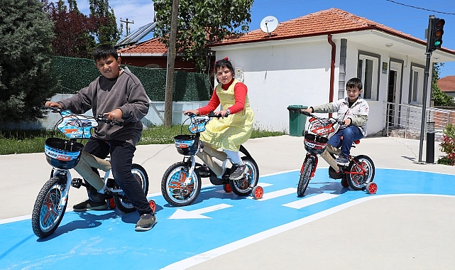 Engelli bireyler trafik parkla sosyal yaşama entegre oluyor