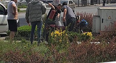 Esnaf, Duman Saçan Elektrikli Bisiklete Müdahale Etti