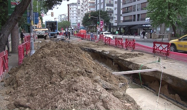 İBB Alt Yapı Çalışmalarında Patlama: Kadıköy Yolları Sular Altında