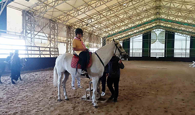 İzciler Doğa İçinde Ata Binmenin Tadını Çıkardı