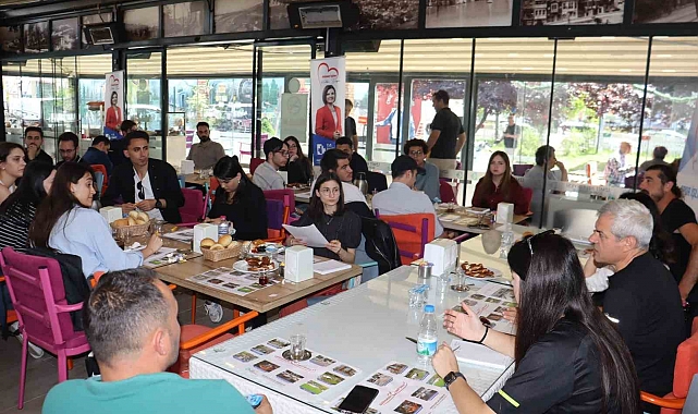 İzmit Belediyesi, Gençlerle 19 Mayıs Kutlamalarına Hazırlanıyor