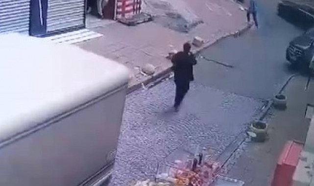 Kadın Kamyonetin Altında Metrelerce Sürüklendi