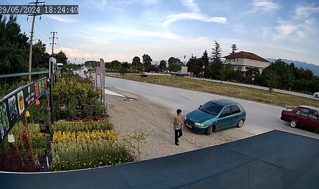 Kaza Anında Kıl Payı Kurtuldu: Olay Güvenlik Kamerasında