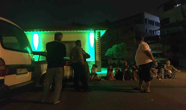 Körfez'de Telefon başlayan tartışma sokakta bıçaklı kavgaya dönüştü: 4 yaralı