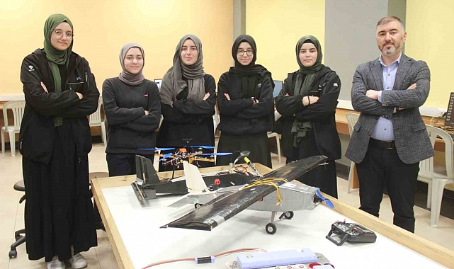 Liseli Mucitlerin İcadı: İHA'lar Yapay Zeka ile Görüntü Tanımlıyor ve Otonom Yük Taşıyor