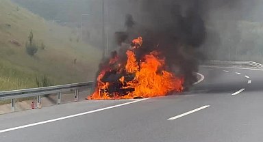 Minibüs Alev Topuna Döndü: O Anlar Kamerada