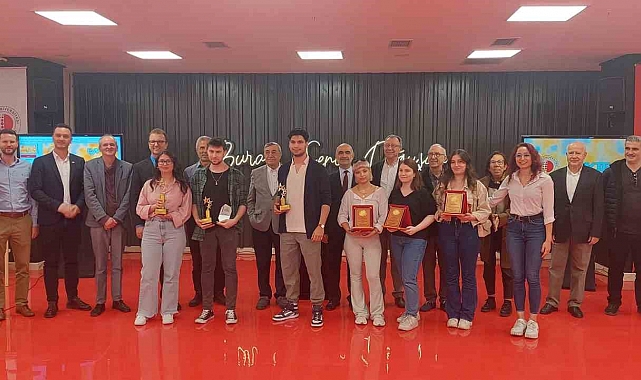 Öğrencilerin Üniversite-Sanayi İş Birliği Projeleri Ödüllendirildi