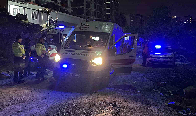 Otomobil, inşaat ile istinat duvarı arasındaki boşluğa düştü