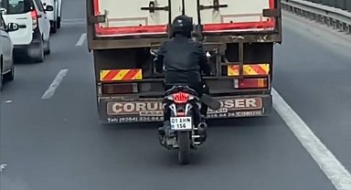 Otoyolda Tehlikeli Motosiklet Sürüşü Kameraya Yansıdı